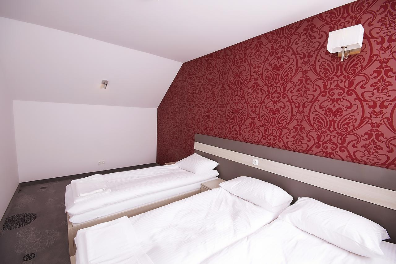Zajazd Sebory Romany Sebory Kamer foto